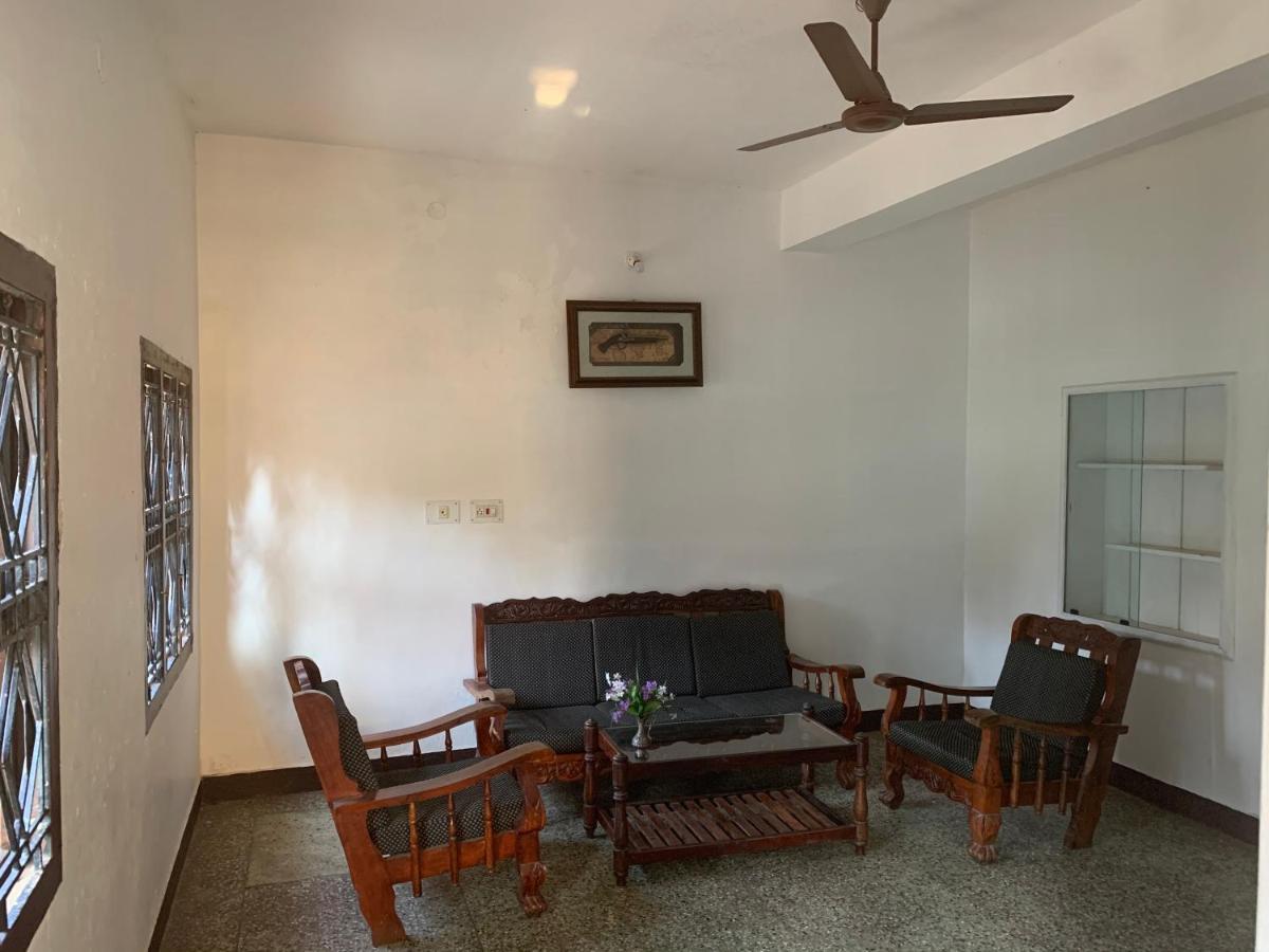 Hotel Caveri Inn Madikeri Exteriör bild