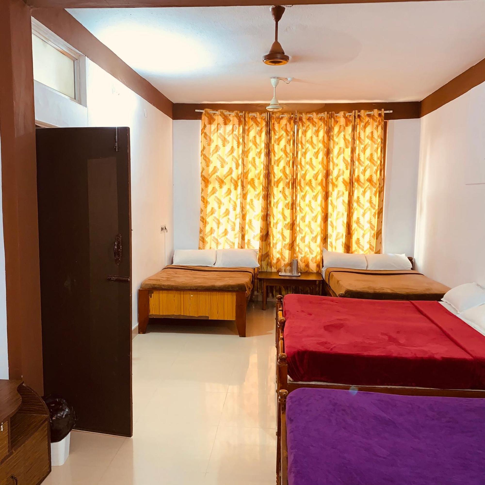 Hotel Caveri Inn Madikeri Exteriör bild