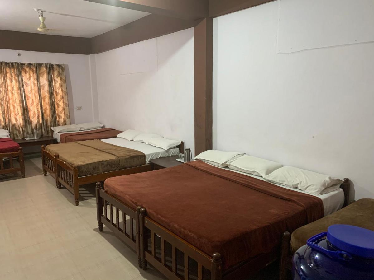 Hotel Caveri Inn Madikeri Exteriör bild