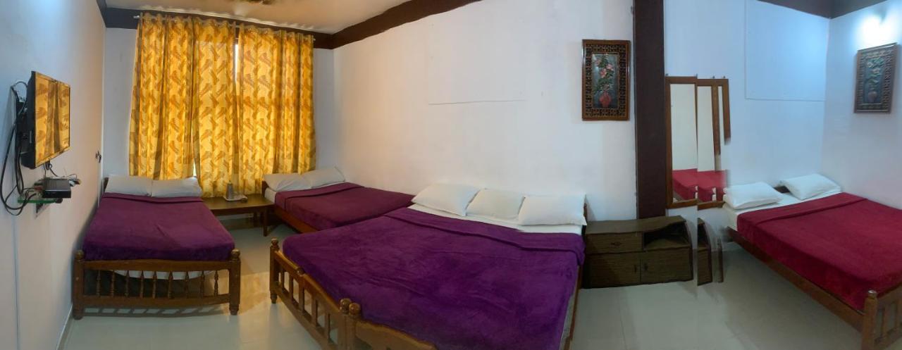 Hotel Caveri Inn Madikeri Exteriör bild