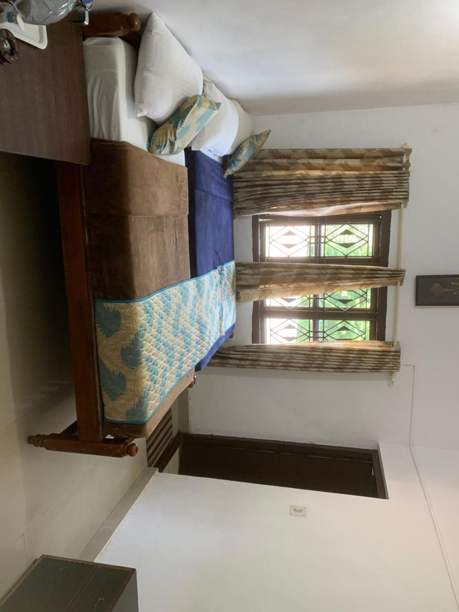 Hotel Caveri Inn Madikeri Exteriör bild