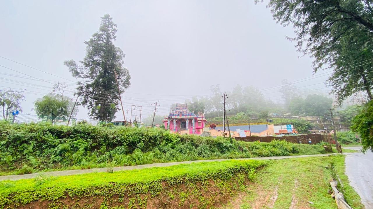 Hotel Caveri Inn Madikeri Exteriör bild