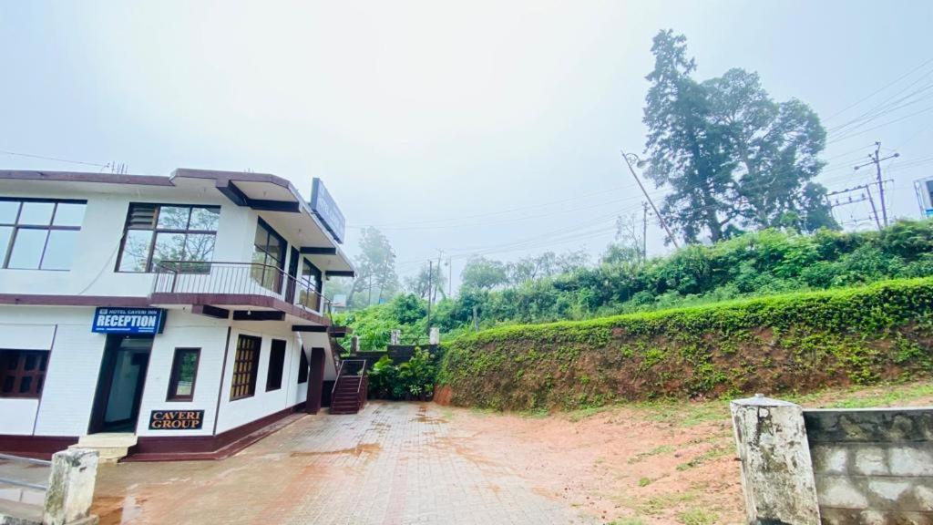 Hotel Caveri Inn Madikeri Exteriör bild