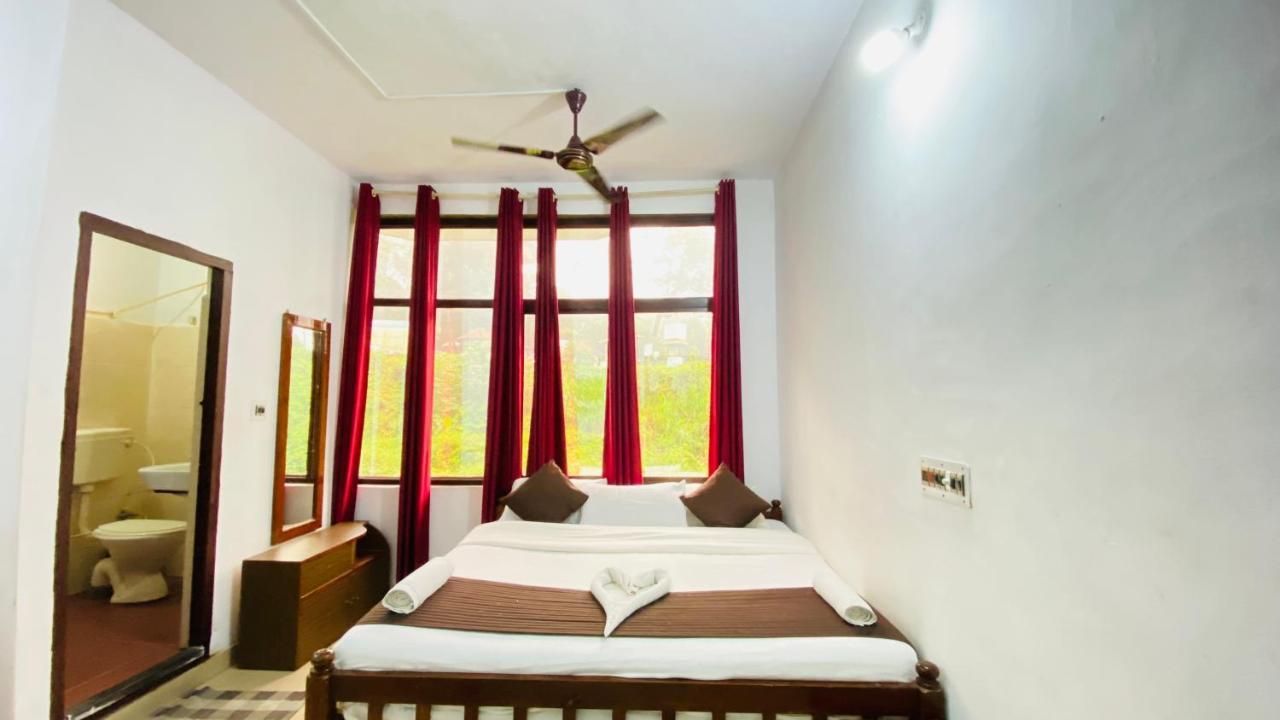 Hotel Caveri Inn Madikeri Exteriör bild