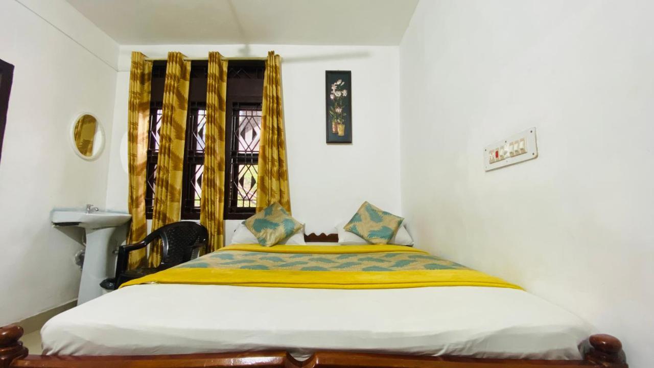 Hotel Caveri Inn Madikeri Exteriör bild
