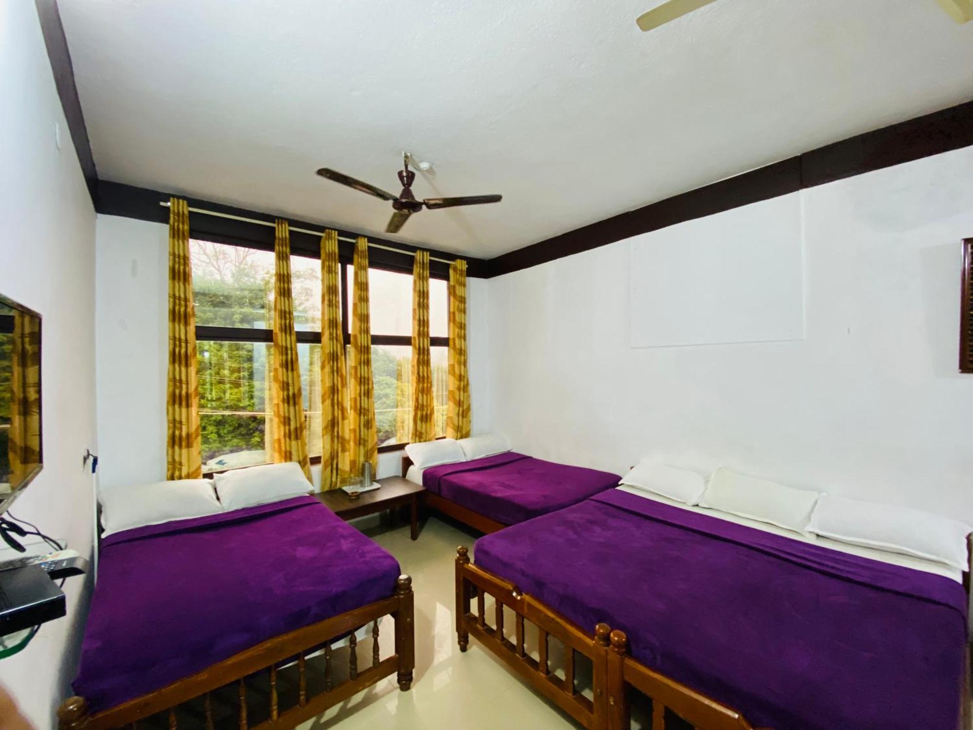 Hotel Caveri Inn Madikeri Exteriör bild