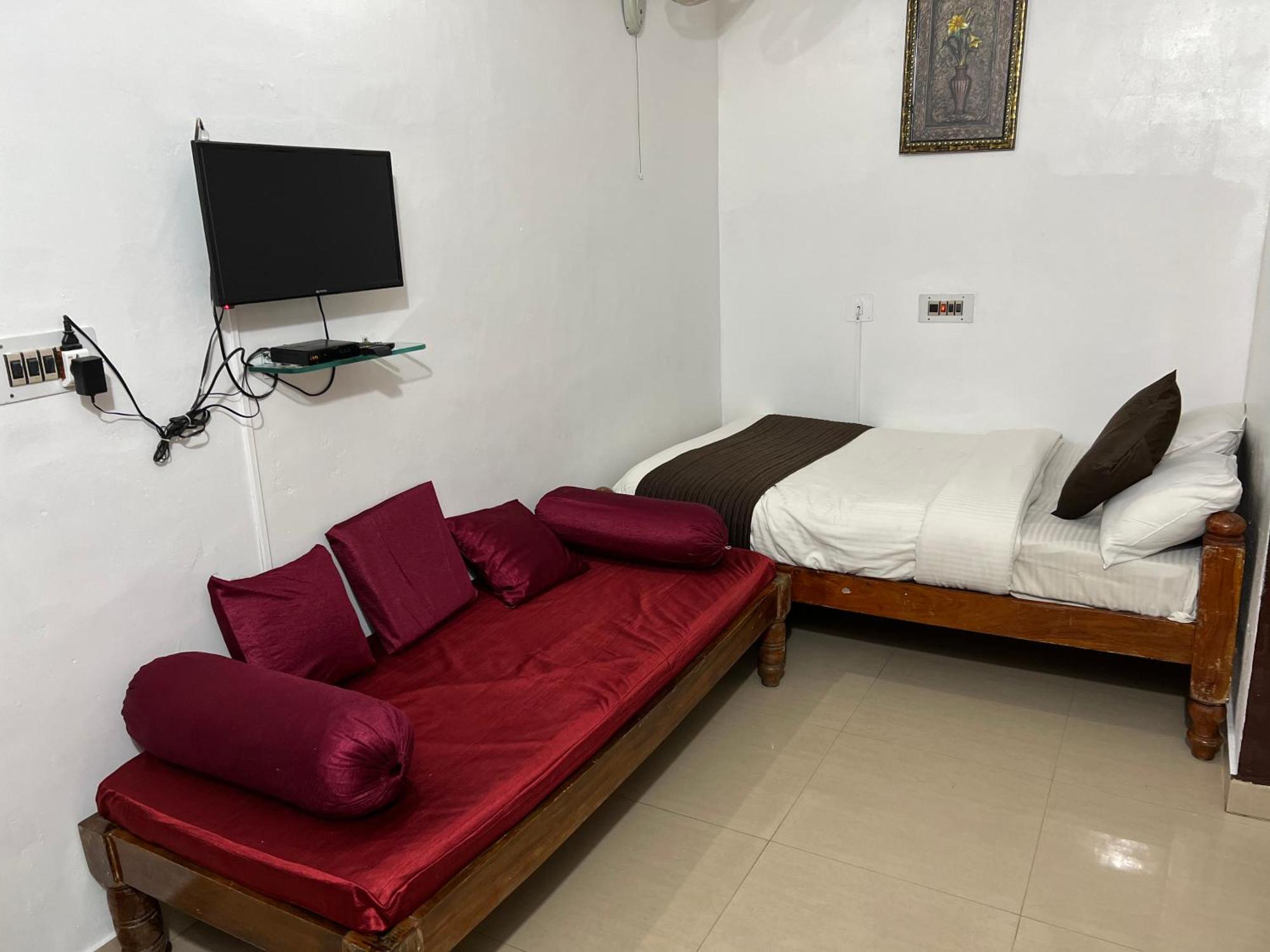 Hotel Caveri Inn Madikeri Exteriör bild