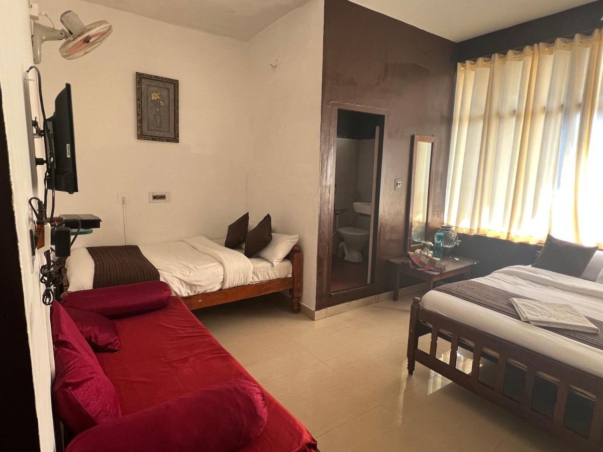 Hotel Caveri Inn Madikeri Exteriör bild