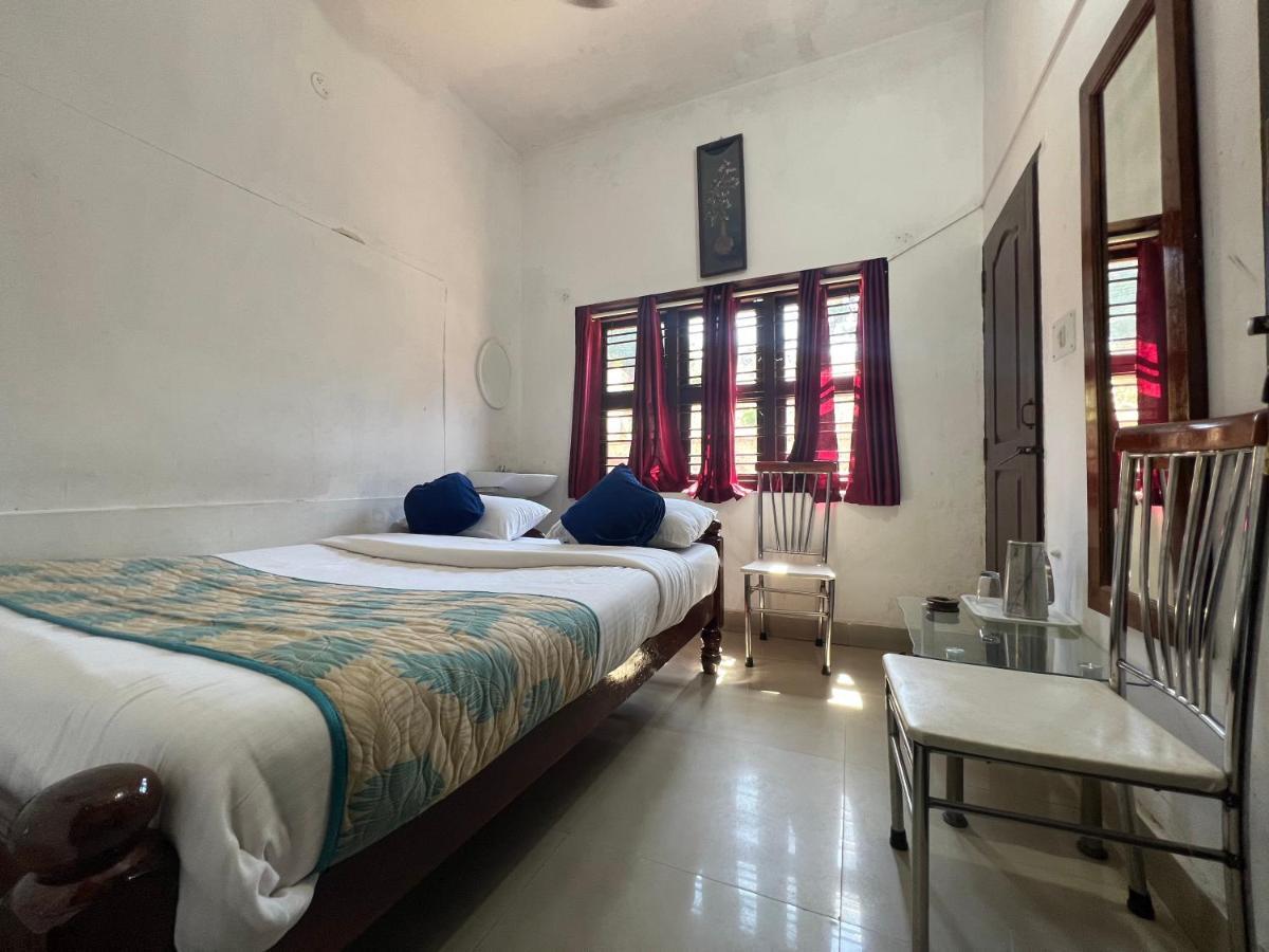 Hotel Caveri Inn Madikeri Exteriör bild