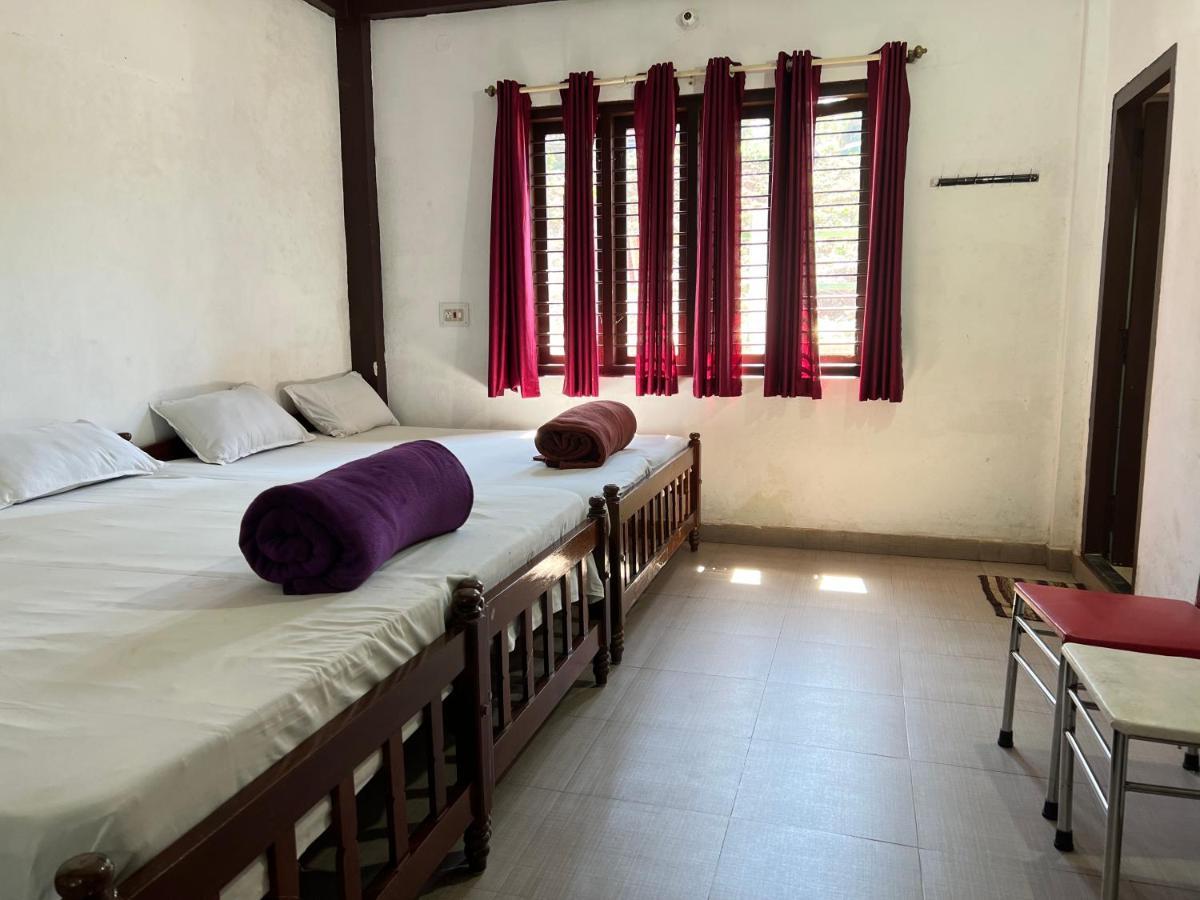 Hotel Caveri Inn Madikeri Exteriör bild