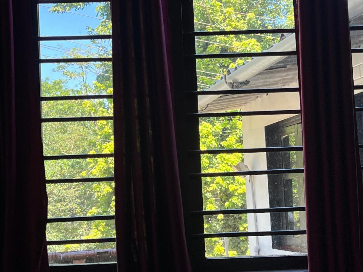 Hotel Caveri Inn Madikeri Exteriör bild