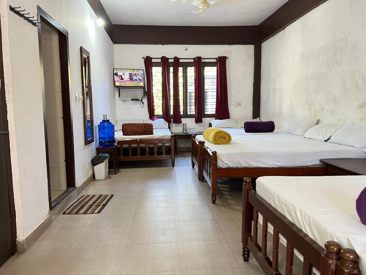 Hotel Caveri Inn Madikeri Exteriör bild