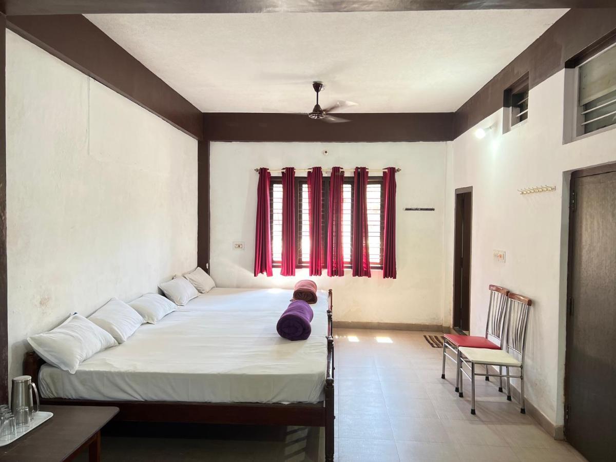 Hotel Caveri Inn Madikeri Exteriör bild