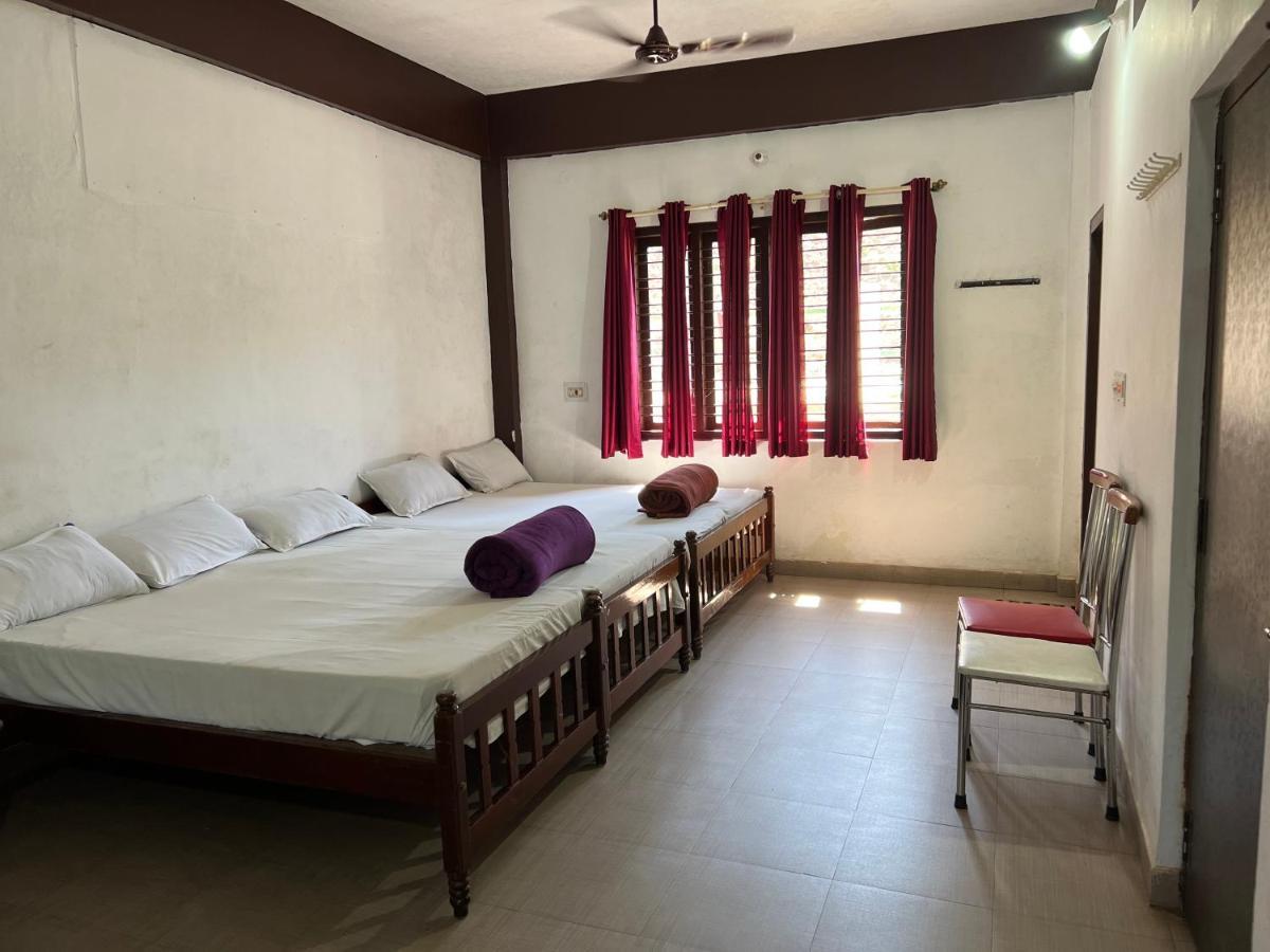 Hotel Caveri Inn Madikeri Exteriör bild