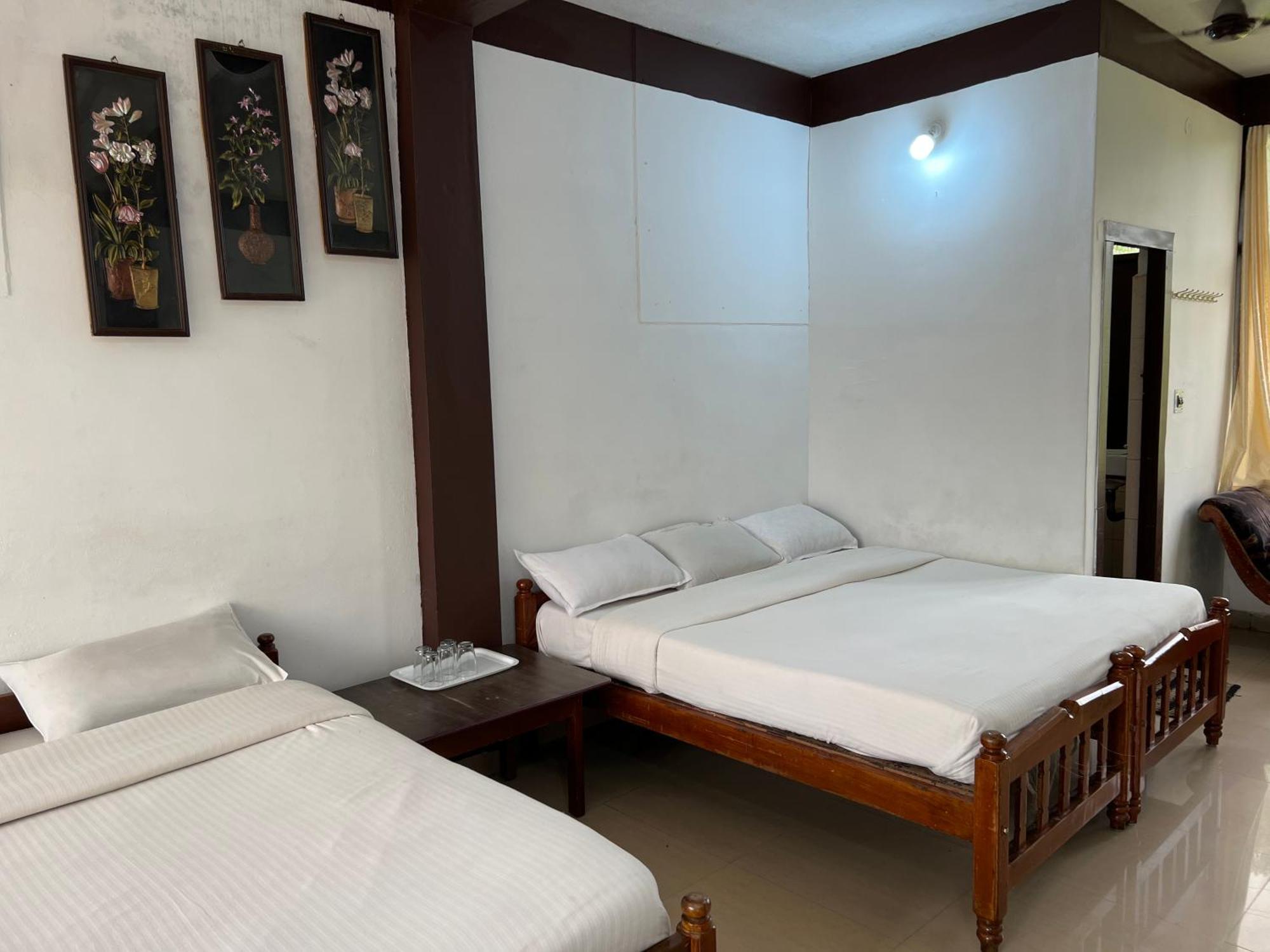 Hotel Caveri Inn Madikeri Exteriör bild