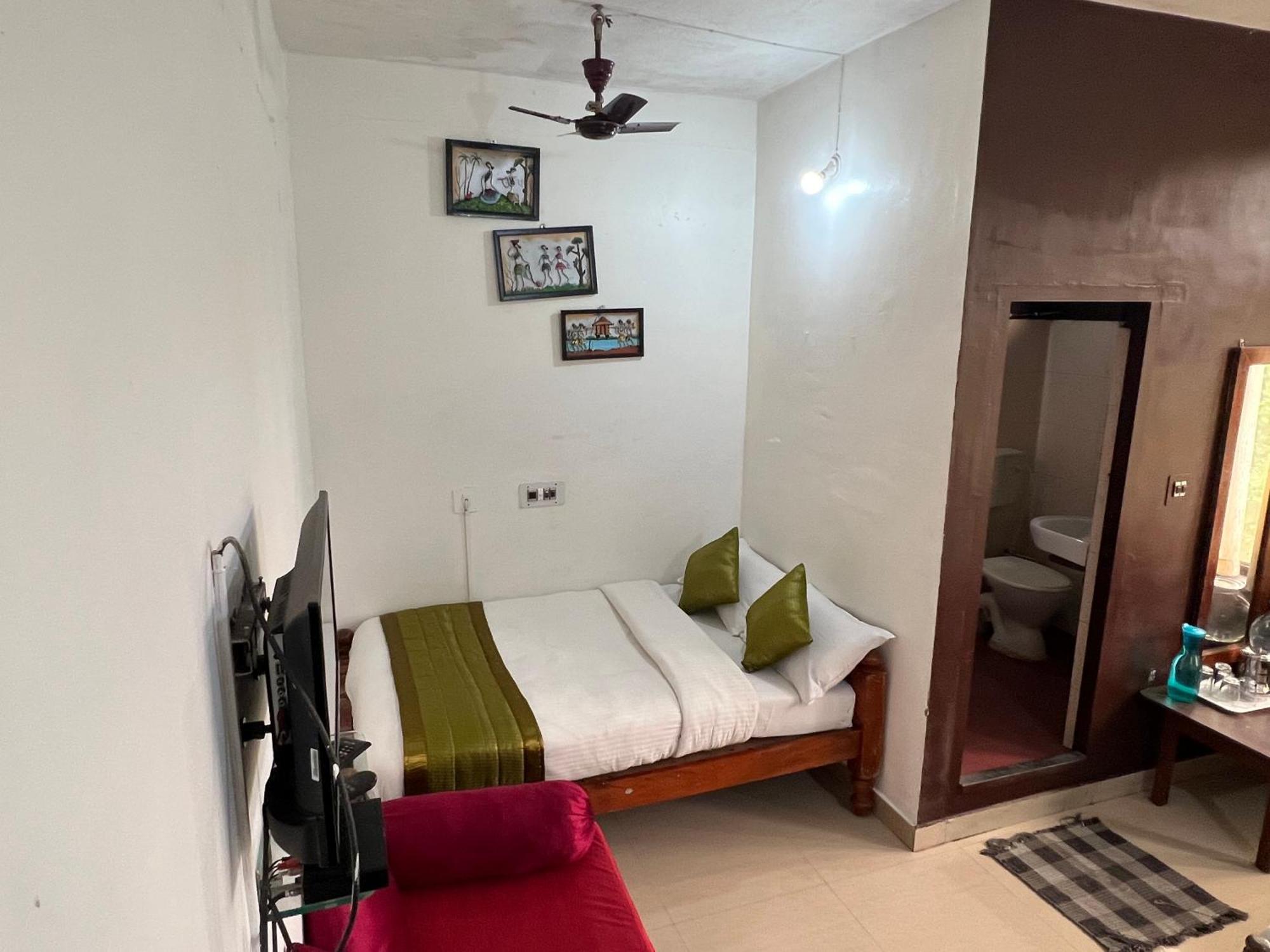Hotel Caveri Inn Madikeri Exteriör bild