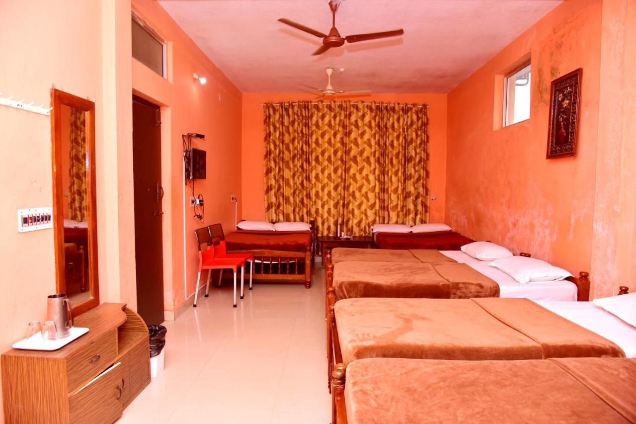 Hotel Caveri Inn Madikeri Exteriör bild